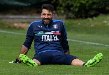 Legendamaalivahti pohti uransa päätöstä: ”Ehkä poistun kuin Zidane, pusken jotain kentällä”