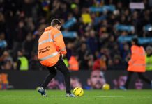 Jäitkö ihmettelemään El Clásicon hetkeksi keskeyttänyttä selkkausta? Tästä siinä on kyse